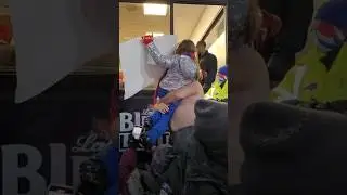 Jason Kelce hoists young fan to see Taylor Swift at Chiefs-Bills game #taylorswift #nfl