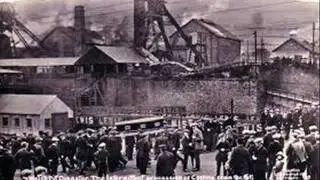 Oysterband - The Bells of Rhymney (montage)