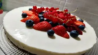 TORTA FREDDA ALLO YOGURT E FRUTTI DI BOSCO