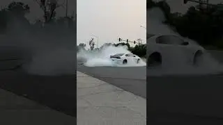 CHARGER SCAT PACK CLEAN DONUT THEN PICKS UP HIS CAMERA MAN😂🛞💨🔥