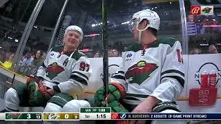 Kirill Kaprizov gets a roughing penalty against Jeremy Lauzon (30 nov 2023)