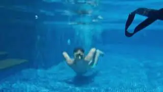 Tauchen im Pool 🏝