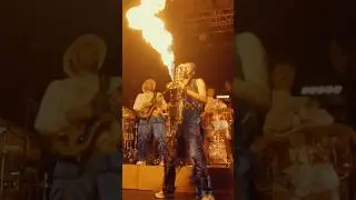Il va mettre le feu &agrave; son saxo 🔥