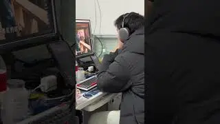My Chinese lab fellow watching 3 idiots 😝 #imrankhan #3iditos