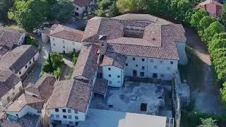 Castello di Verucchio e il paesino che lo circonda