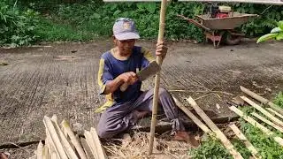FARMER'S SKILL IN MAKING BAMBOO STAKES FOR CHILI PLANTS WITH SUPER SHARP TOOLS! -Agriculture Farming