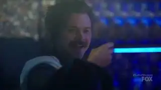 Clayne Crawford in lethal weapon -bar