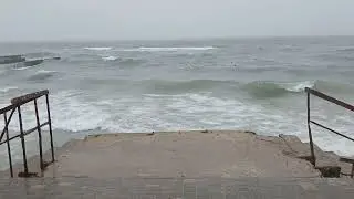 25 January 🌊🌧 Winter beach vibe 🌁 waves, fog and rain #winter #weather #blacksea Odessa #beach #sea 