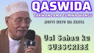 MUFTI WA KENYA MWENYE BABA AKI IMBA QASWIDA YA TAKWANDAMA 
