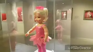 We are in the doll museum!! Come see old dolls!👧👶