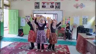 Acara nak gadis dalam rangka merayakan hari guru