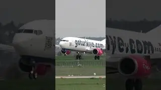 Mavi G&ouml;k Airlines Boeing 737 Landing at Stuttgart Airport