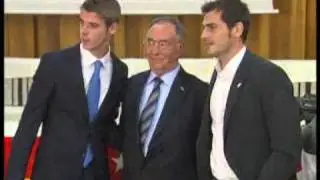 Real Madrid: Casillas Receives Insignia de Oro (11/5/10)