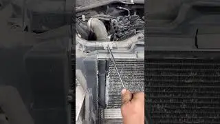 Audi Q5 &mdash; сломался замок капота? Капот не открывается, ручное открывание замка/защёлки не работает.