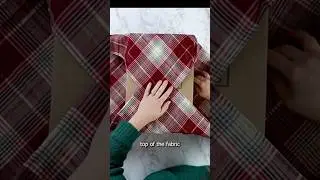 How to wrap a gift with fabric for a gorgeous 2-in-1 gift! 😍 #giftwrapping #holidayhacks