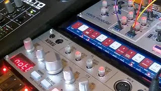 Running Sequencer 1 + 1 + 1/3 ｜ Solo Improvisation Volca modular & bass