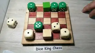 Dice King Chess - Mini juego de Ajedrez con dados - 1001 Juegos de mesa antiguos y nuevos