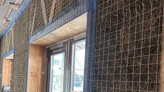 Підготовка 🌾солом'яних панелей під глинянуштукатурку.