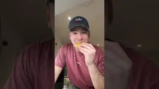 Пробую / Ем *НОВИНКУ* ПРАЗДНИЧНУЮ ПИЦЦУ В @Pizza Hut UK!? Бывало ли лучше 5 лет назад? 🍕🎄