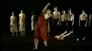 4 Chor&eacute;graphie   Pina Bausch 1975   L&acute;Op&eacute;ra Wuppertal, Tanztheater Wuppertal, L&acute;Elue   Malou Airaudo