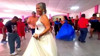 GRAN Relajo se armo en la fiesta de trajes de noche esto paso..!!