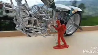 Moto Chopper elaborada con alambre y latas de aluminio