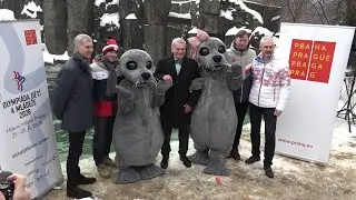 Maskoty Olympiády dětí a mládeže jsou dva lachtani