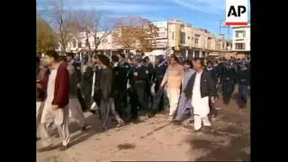 PAKISTAN: ISLAMABAD: PROTESTERS CLASH WITH POLICE