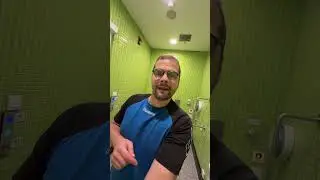 Blind Behinderten WC testen in Shenzhen China. Das Teil spricht mit mir und ich verstehe nichts￼