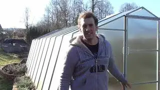 Skleník a katastrofa v něm. První letošní návštěva zahrady.