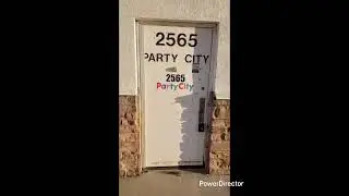 Exploring an abandoned Party City in Merrillville Indiana.