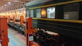 Train K3 gauge change at Erlian, China. 北京 莫斯科 K3 次列車在內蒙古二連浩特 更換 車輪
