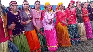 #जौनसारी #झेता राशु की एक सुंदर प्रस्तुति अगर आप सभी को अच्छा लगे तो लाइक सब्सक्राइब और शेयर करें जी
