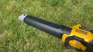 DEWALT 20V MAX XR Leaf Blower, Excellent lightweight blower, Compact and pretty powerful.