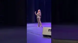 D&eacute;jala Correr live performance at Premios Entre Copas