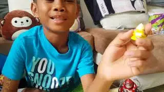 Grossery Gang Action Figure Squished Banana unboxing