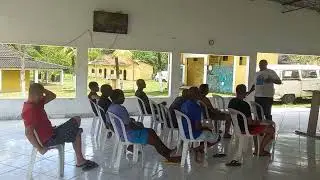 Hoje vim aqui no centro de recuperação dar uma palestra para os meus irmãos. 