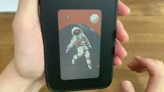 iPhone case with 4-color eink screen