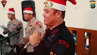 Natal Penuh Kasih, Satuan Brimob Polda Sumut Hadir Menguatkan Jemaat Terdampak Banjir di Langkat