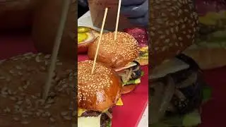 🍔😋 Indulge in our Deluxe Burger at Zula Burgers Pizza!