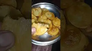 aate se banaye aalu chips #food #villagerlifestyle #cookingchannel #yutubeshorts