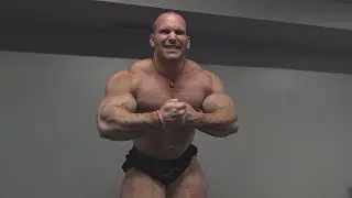 Bodybuilder Jordan Janowitz Trains Chest in Off-Season At 242lbs