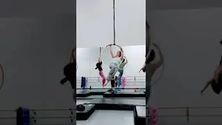 Lyra beauty roll and upside down hang #aerial