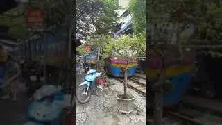 Вьетнам Ханой Самый длинный поезд на городских улочках #вьетнам #ханой #поезд #улица