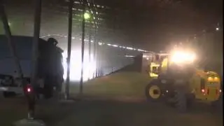 Телескопический погрузчик загружает зерном камаз   JCB 531 70 AGRI