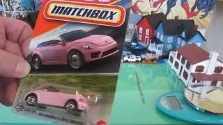 Распаковка и обзор игрушечной модели Volkswagen Beetle Convertible 2019 года от Matchbox (розовый...