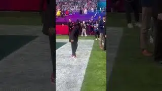 Jay-Z on Instagram duty for Blue Ivy at the #SuperBowl (via @diannaESPN/Twitter)