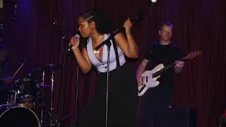 Bree Soul singing Feeling Good/Dive @ The Jive Hive