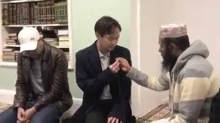 Vietnamese Man in Vietnam Converts To Islam