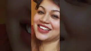 ডলি_সায়ান্তনি | রংচটা জিন্সের প্যান্ট পরা